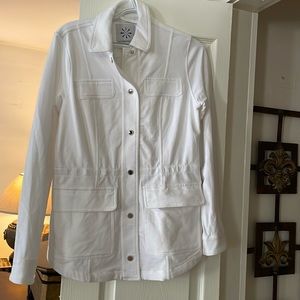 Isaac Mizrahi size  XXS runs like XS White long sleeve jacket. Snaps close .